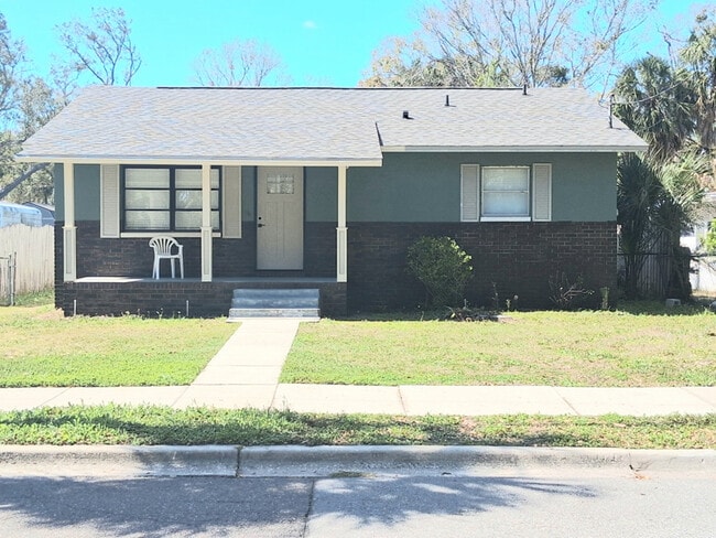 Building Photo - 308 Banana St