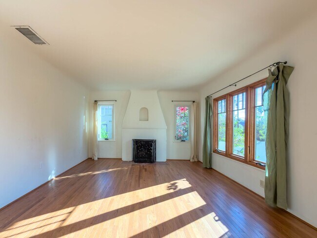 Foto del edificio - Pasadena Retreat w/ Private Backyard & Detached Garage