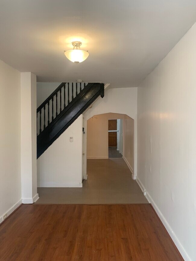 Building Photo - 2119 N Fulton Ave