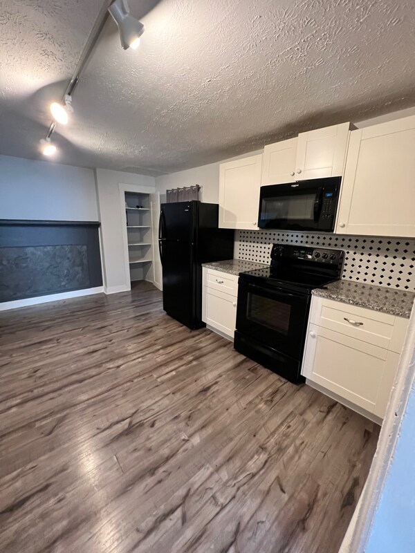 Foto del edificio - 320 Pleasant St