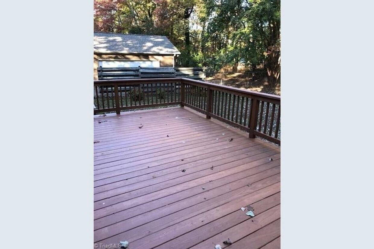 Foto del edificio - JEFFERSON WOODS 3 bedroom