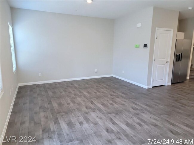 Building Photo - CHARMING TOWNHOME IN THE UP-AND-COMING COM...
