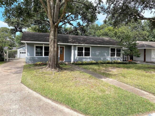 Building Photo - 1236 Martin St