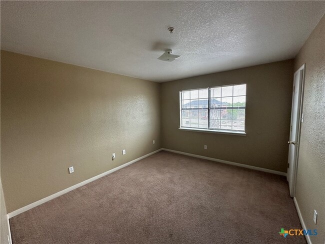 Building Photo - 1010 Lansberry Ct