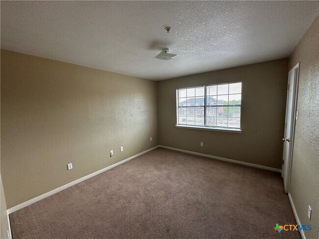 Building Photo - 1010 Lansberry Ct