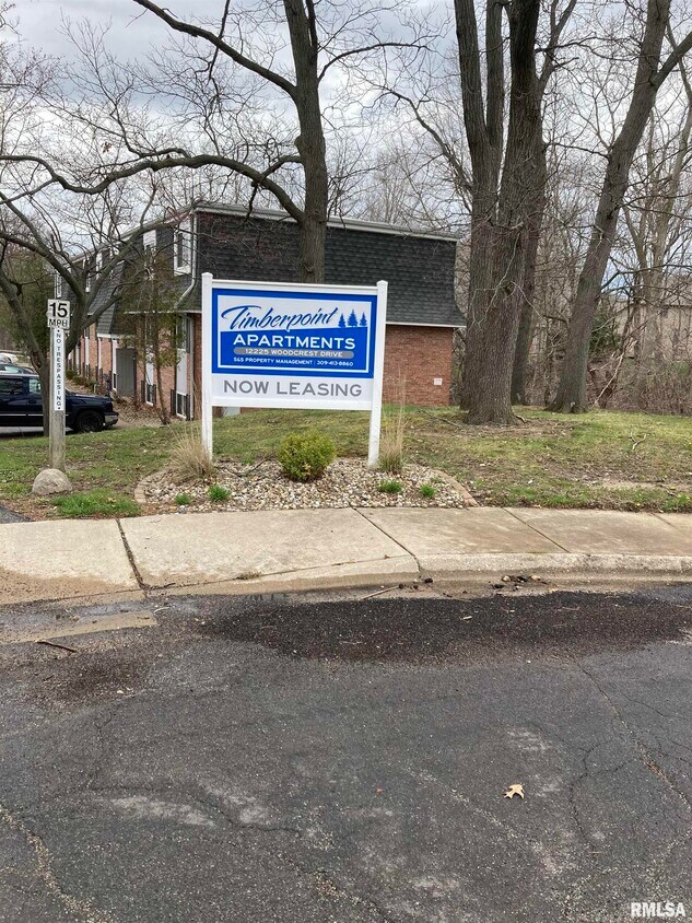 12225 North Woodcrest Drive, Dunlap, IL 61525 Apartment for Rent in