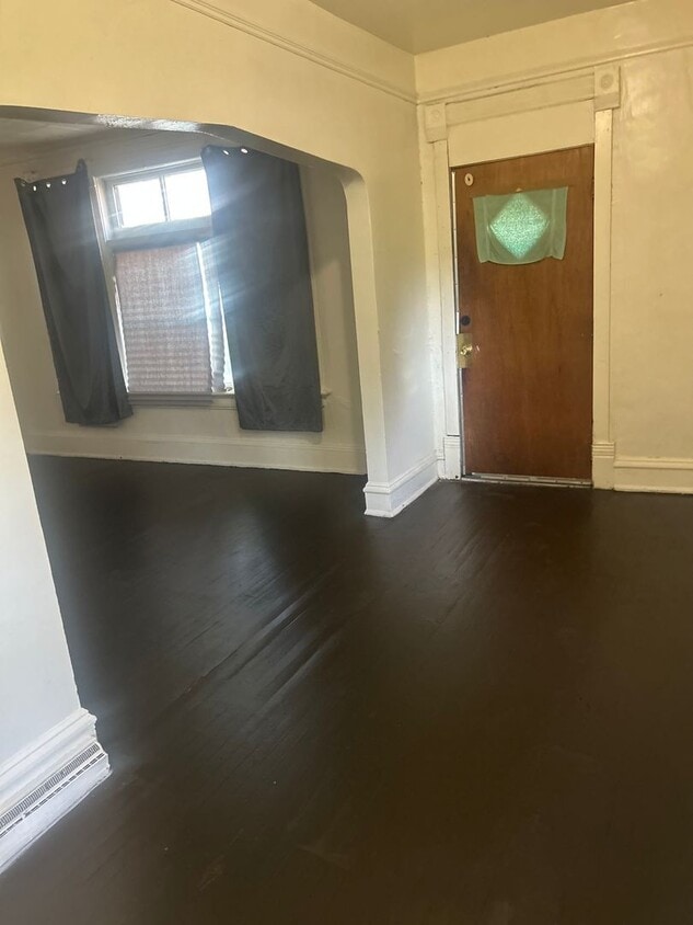 Building Photo - Comfortable 2BR Home – Low Deposit Program...