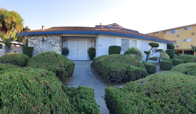 Foto del edificio - 4162 Hamilton Ave