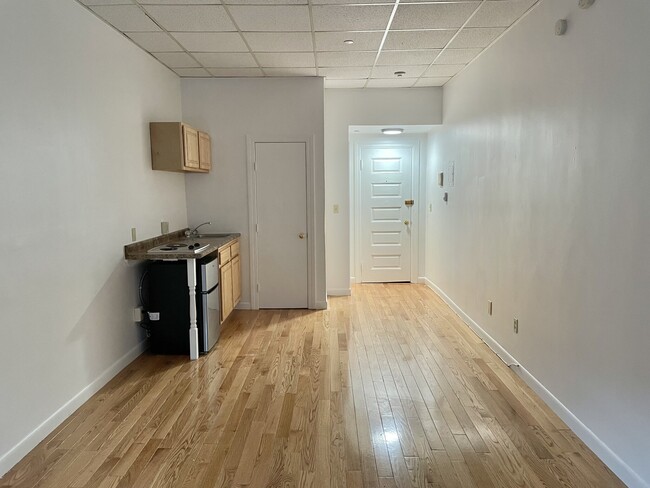 Building Photo - 849 Beacon St