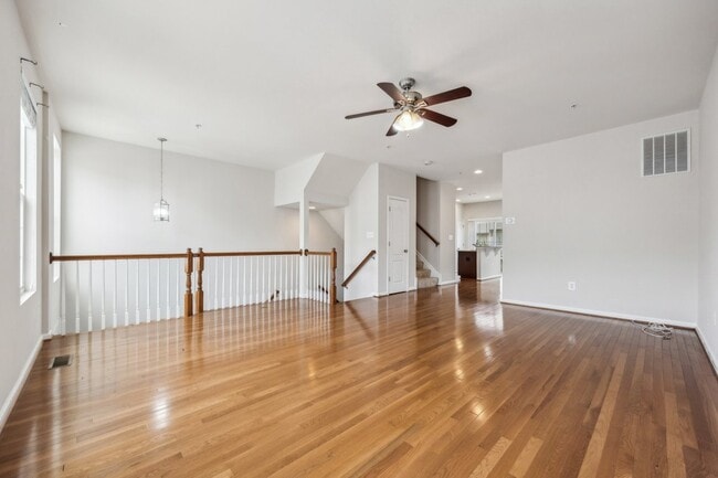 Foto del edificio - Stunning luxury townhome in the Fieldstone...