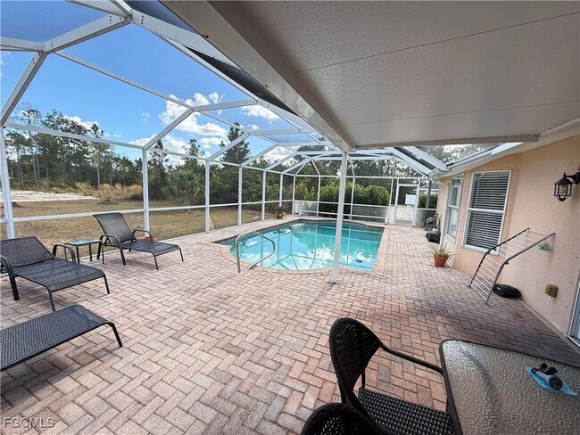 Building Photo - 902 McArthur Ave