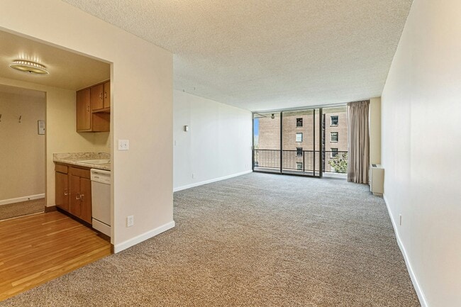 Building Photo - 421 S Howes St