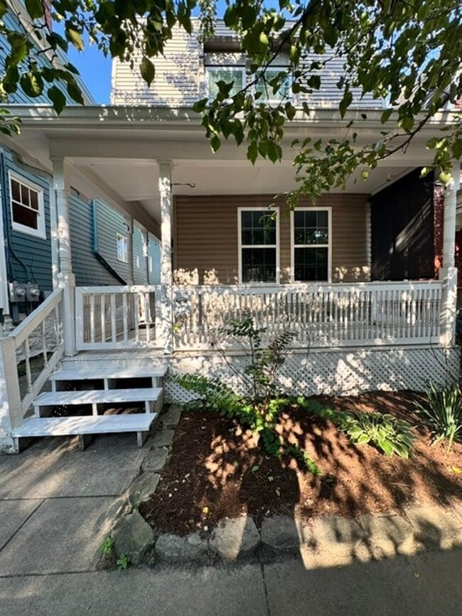 Building Photo - 2015 Greenup St