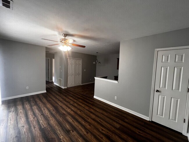 Foto del edificio - 3600 Hillcross Dr