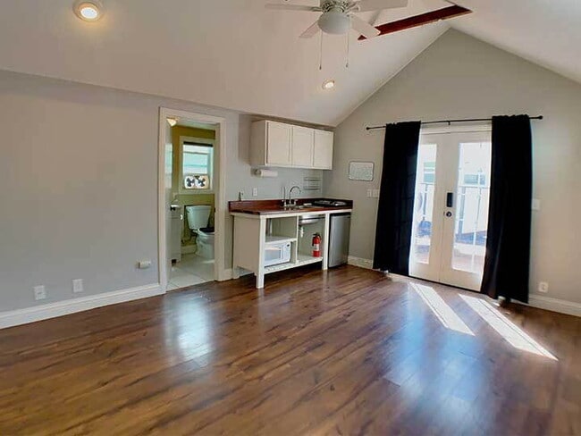Building Photo - Immaculate studio cottage in the heart of ...