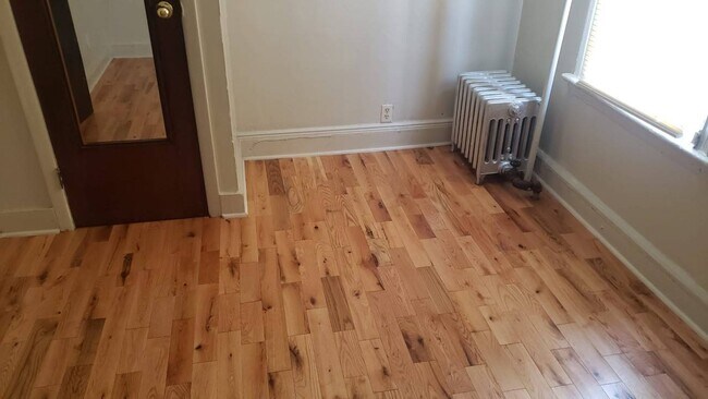 Foto del edificio - 1594 E 49th St