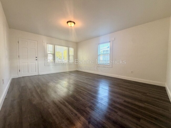 Building Photo - 575 SE Gaut St
