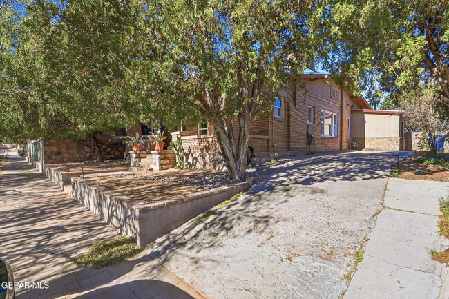 Foto del edificio - 3703 Cambridge Ave