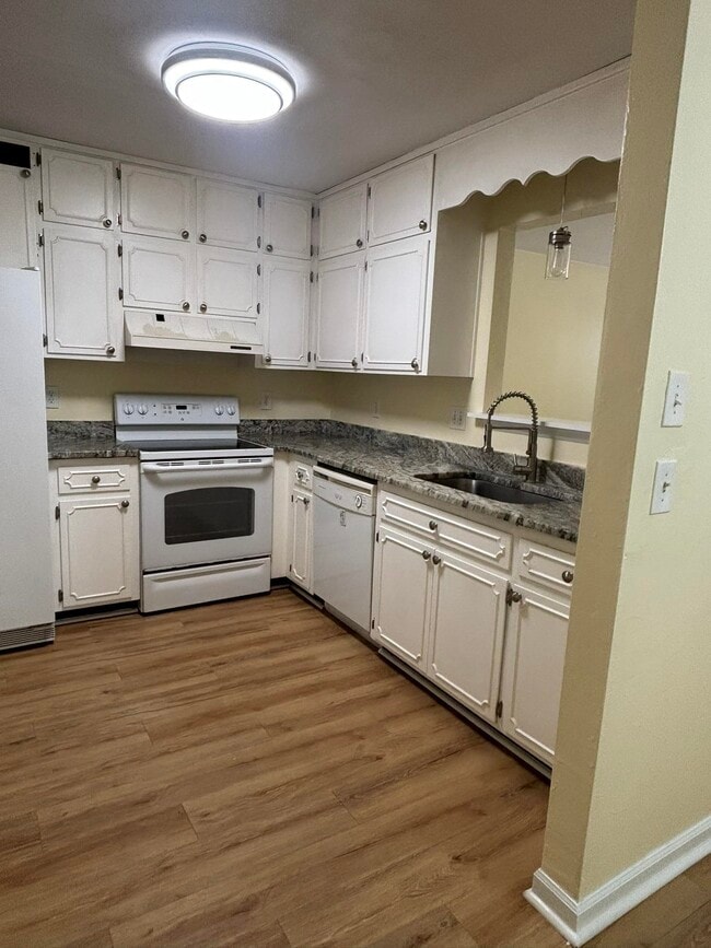 Building Photo - 552 Teal Ln
