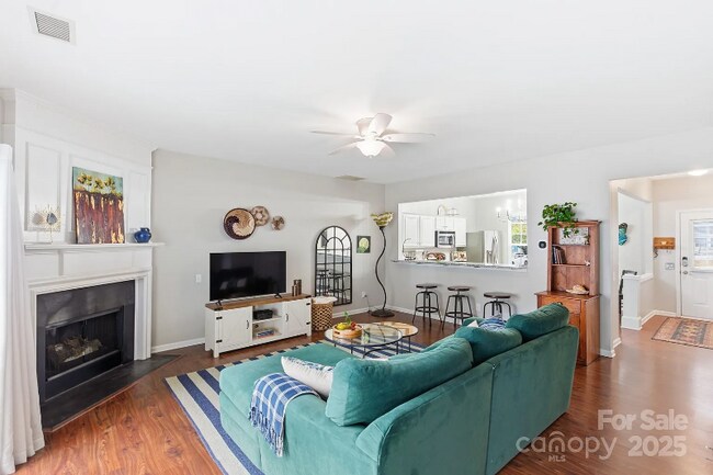 Foto del edificio - 6728 Rothchild Dr