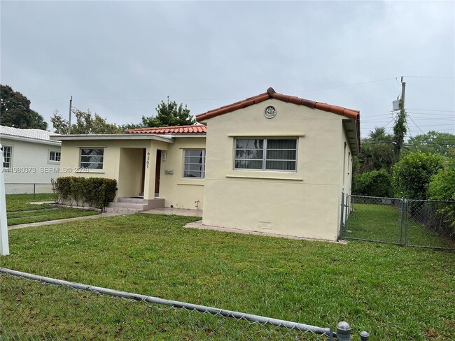 Building Photo - 6261 NW 40th St
