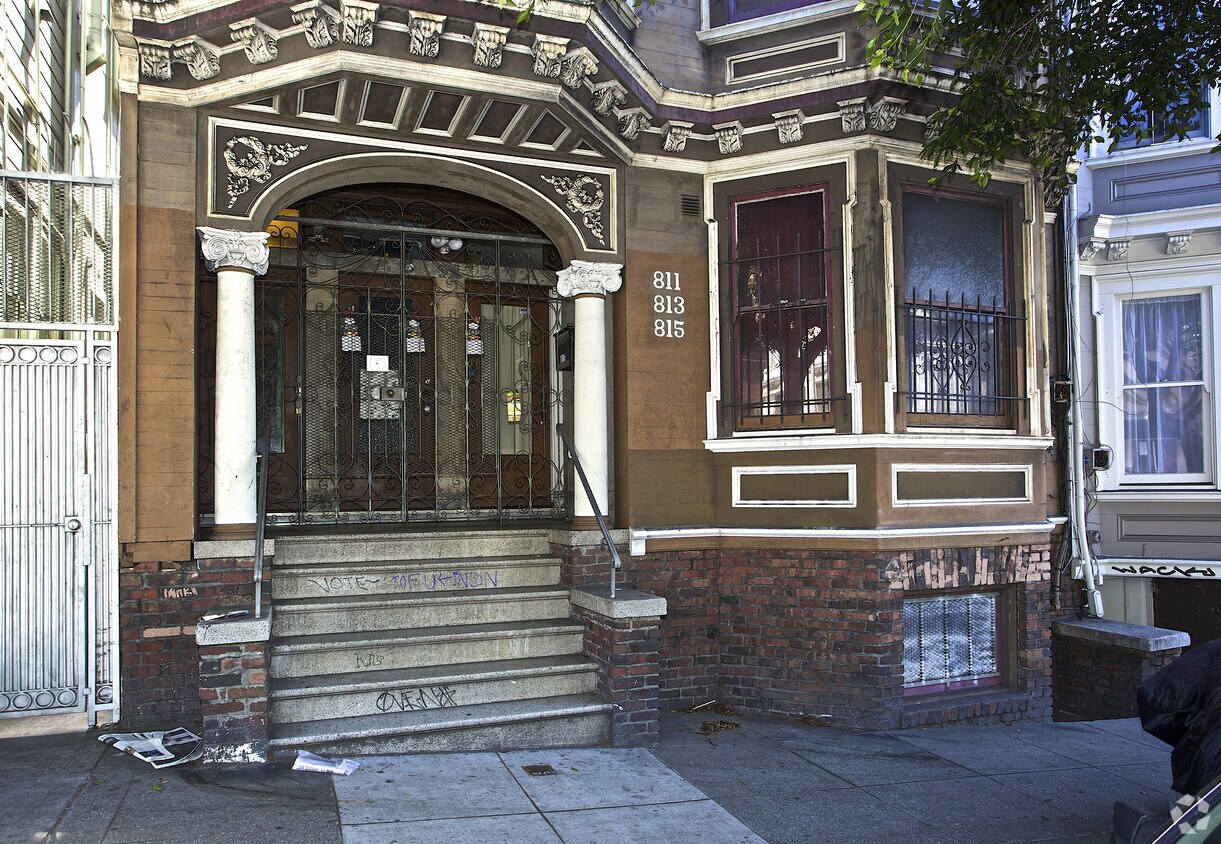 Building Photo - 811-815 Oak St