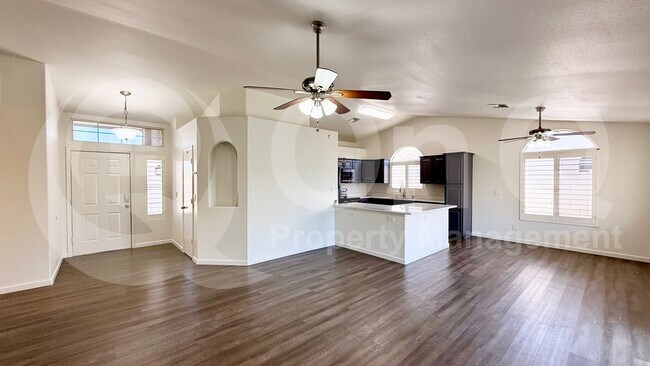 Building Photo - 1581 W Butler Dr