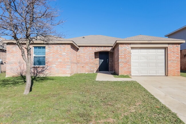 Building Photo - 9723 Checota Dr