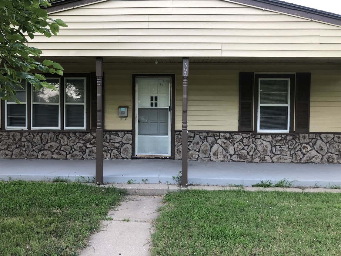 Primary Photo - 1502 Arizona