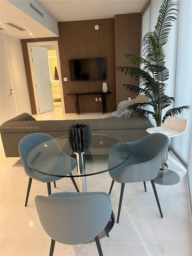 Building Photo - 300 Biscayne Blvd Way