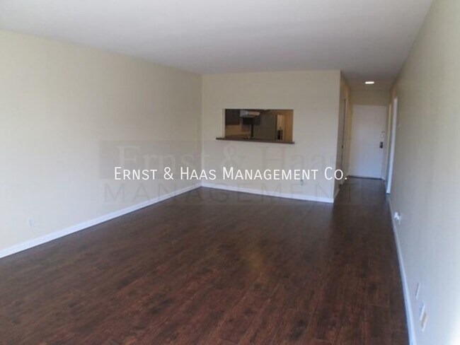 Building Photo - Prime Long Beach Condo 1 Block From the Oc...