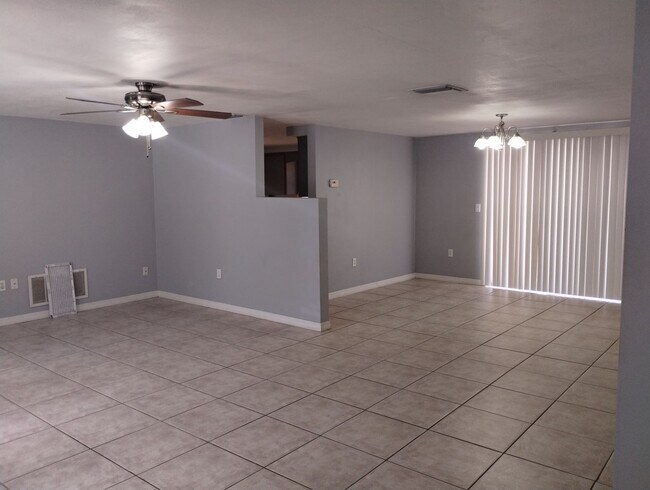 Foto del edificio - 7741 Ironbark Dr