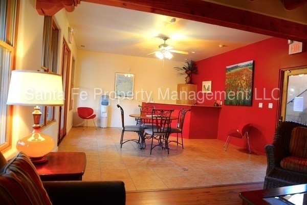 Foto del edificio - 601 W San Mateo Rd