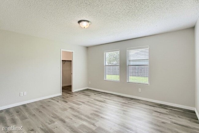 Building Photo - 4 br, 2 bath House - 221 Meadowcrest Drive
