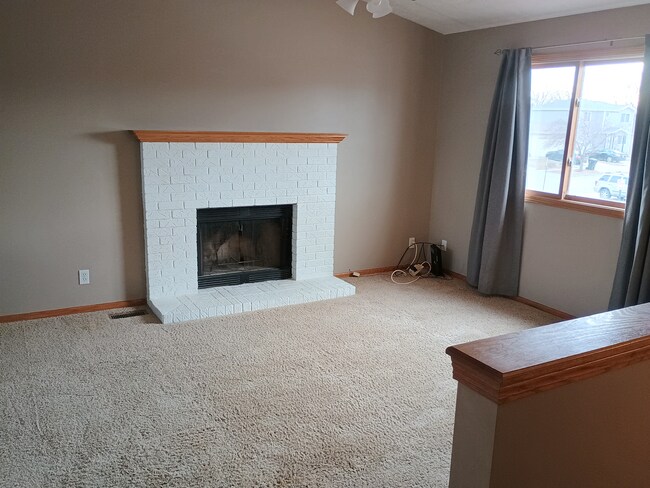 Viviendo - 5306 W Cleveland Ave