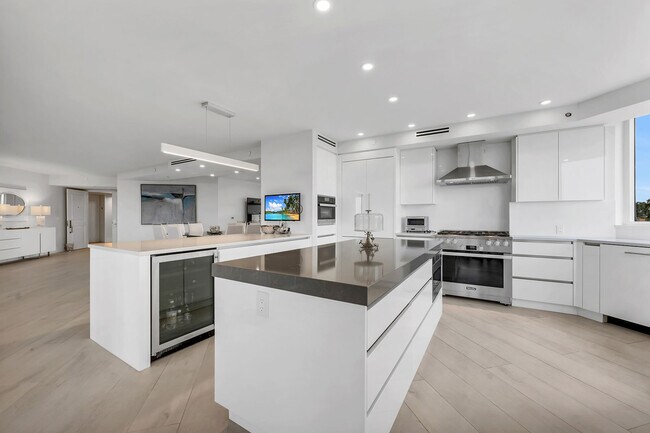 Foto del edificio - 6597 Nicholas Blvd