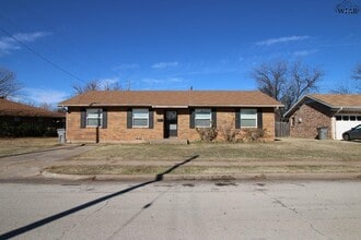 Building Photo - 1406 Christine Rd