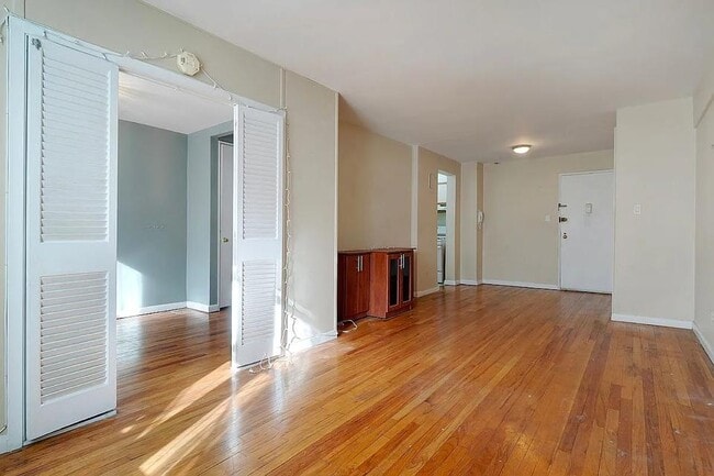 Building Photo - 1580 E 18th St