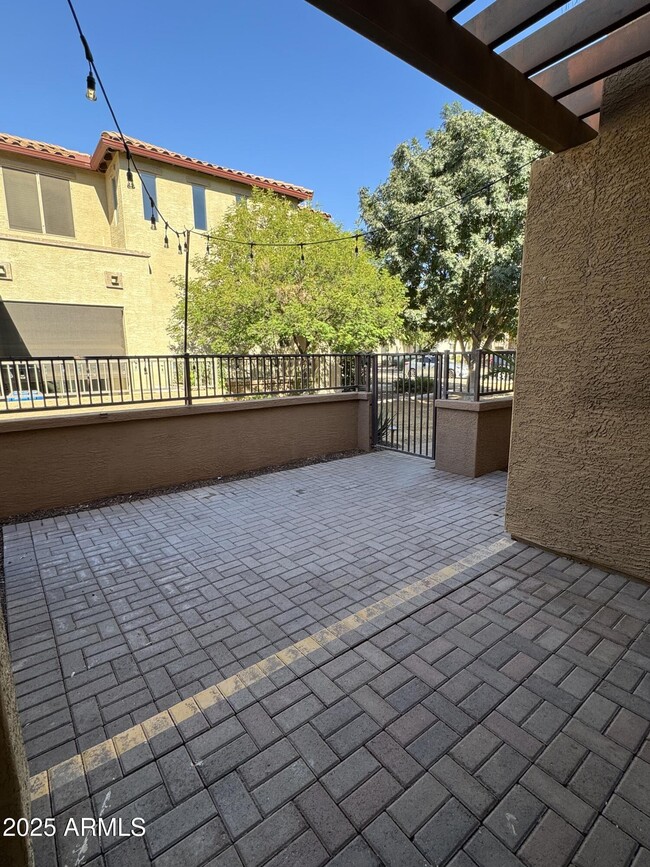 Building Photo - 785 W Village Pkwy