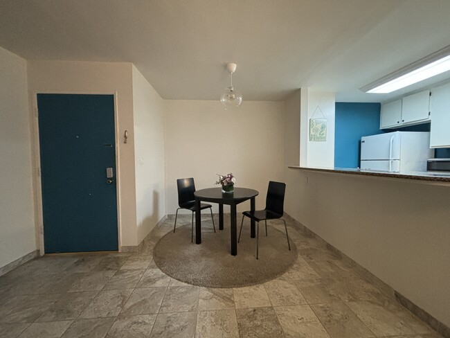 Dining Area and Entrance - 4900 Overland Ave