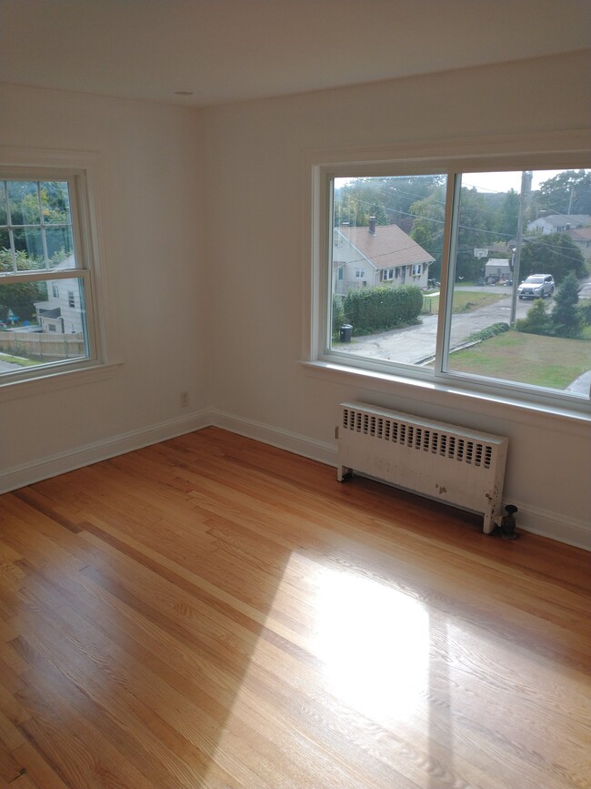 Building Photo - 9 Crillon Rd