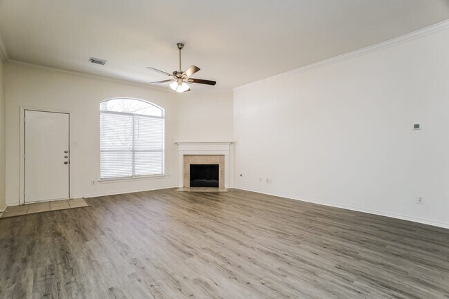 Building Photo - 18422 Wolf Creek Trl