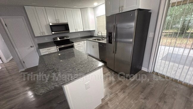 Building Photo - 2000 NE 50th Pl