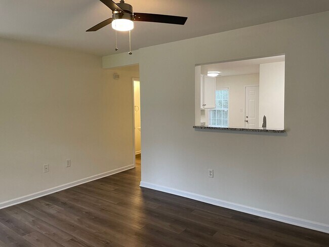 Foto del edificio - Two Bedroom Townhouse in Sherrills Ford