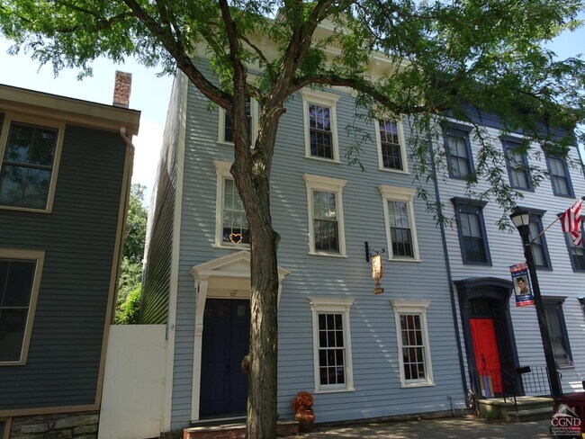 Building Photo - 127 Warren St