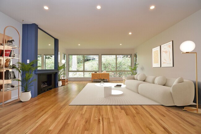 Foto del edificio - Spacious 2 BR/2 BA in Desirable Diamond Heights w/Fireplace, Pool, Gym, Library, Meeting Room, Ga...