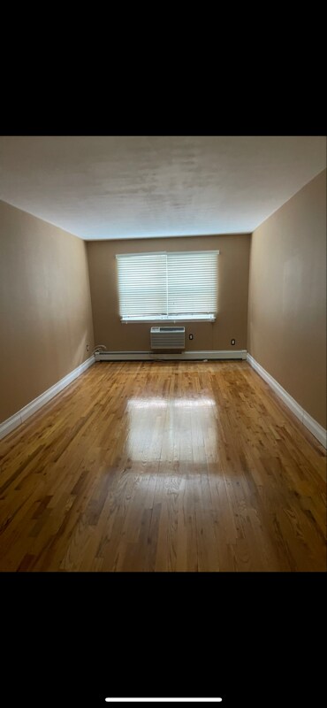 Foto del edificio - 1723 Shore Pkwy