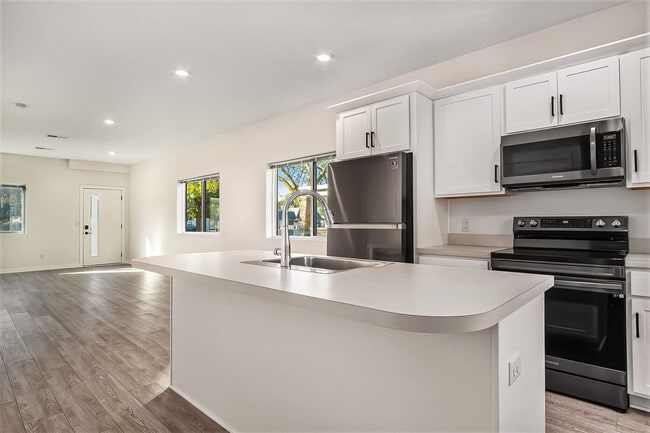 Building Photo - 937 Fulton St W