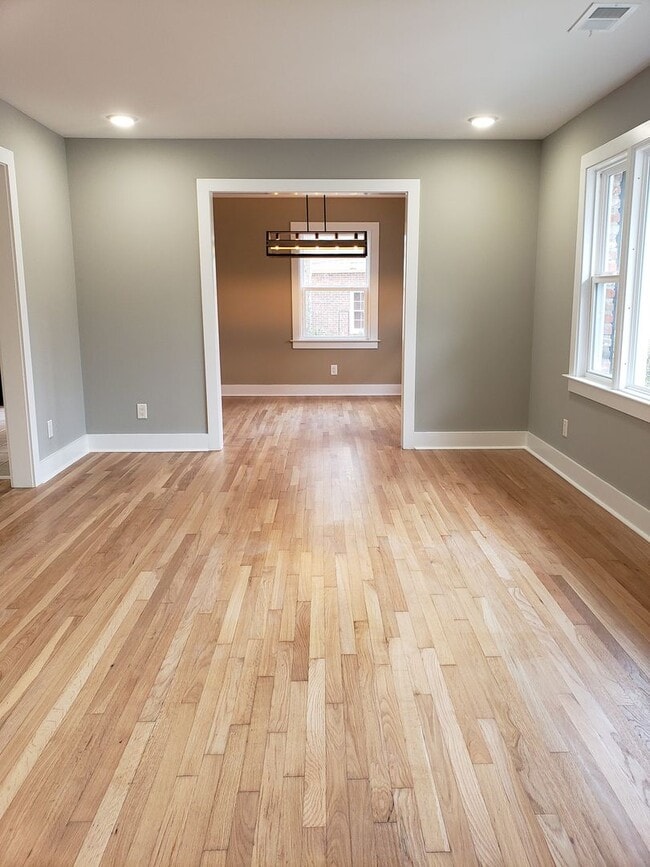 Foto del edificio - Great Location - Three Bedroom - Two and a half Bath Home