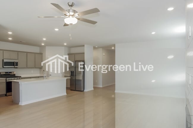 Building Photo - 14665 Mountain Strm Dr